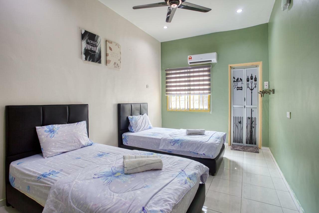 Gunung View Homestay 10 To 12 Pax Near Sunway Tambun Ipoh Exterior foto